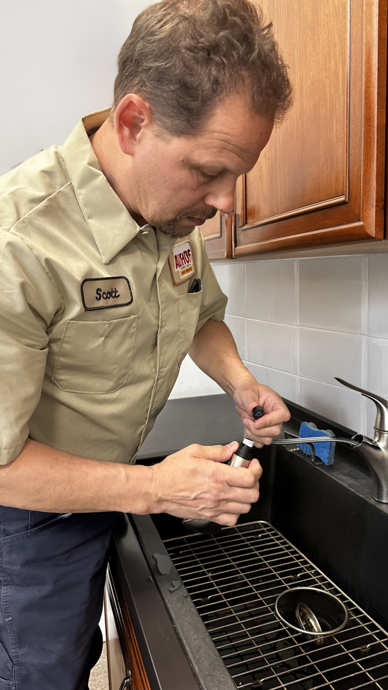 Scott detaching the nozzle head